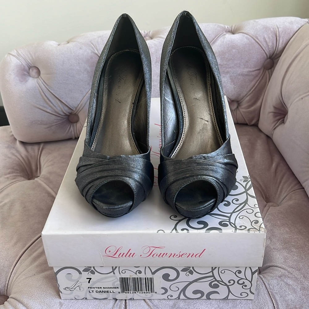 Lulu Townsend Pewter Pumps